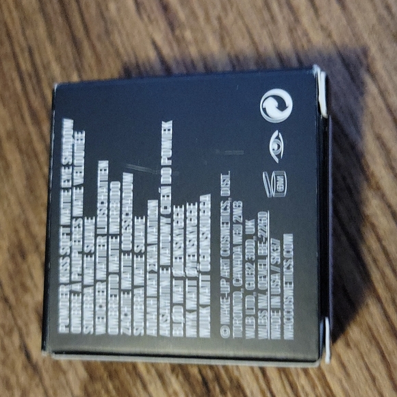 Powder Kiss Matte Shadow - Picture 2 of 2